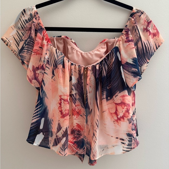 Guess Women’s Off The Shoulder Cropped Blouse NWT Size Medium Tropical Floral - Picture 10 of 11